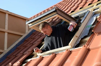 Pose de fenêtres de toit Velux à Sainte-Segrée